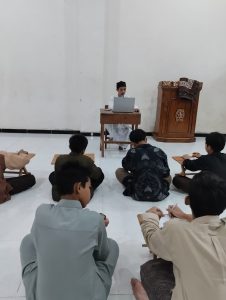 Mahasiswa STAIL Bedah Kitab Ta'lim al-Muta'allim di Ponpes Hidayatullah Tuban
