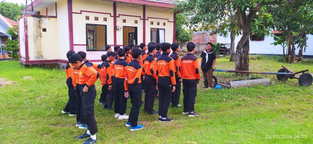 UKM LAPALA (Luqman al Hakim Pecinta Alam).